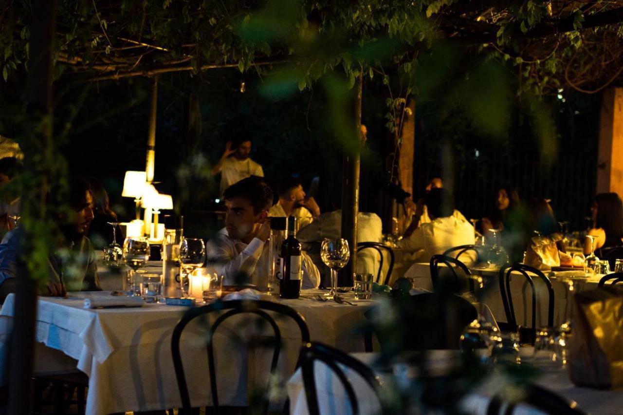 Amare Ristorante Locanda Чертоза-ди-Павия Экстерьер фото
